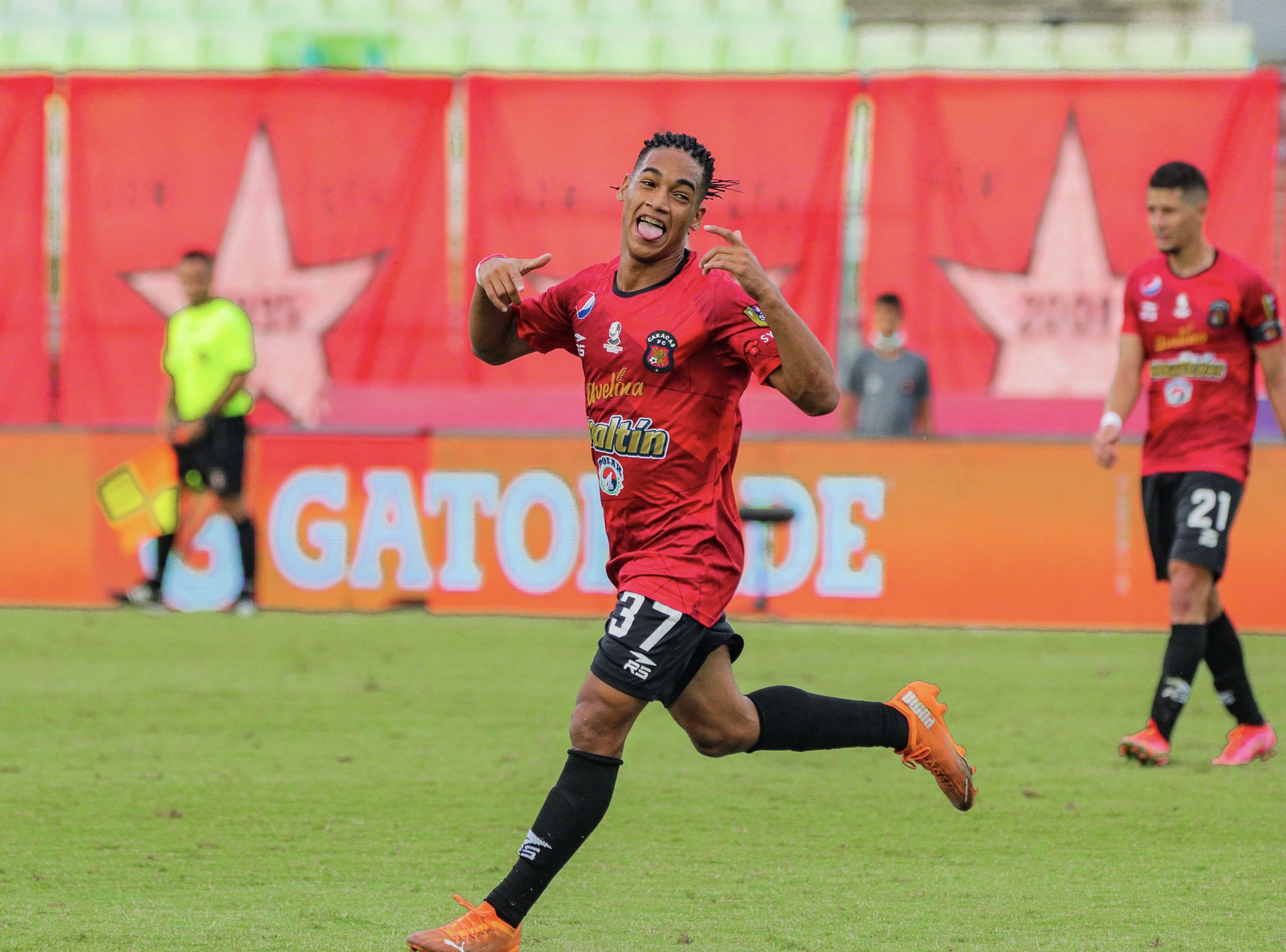 Vigiense Manuel Sulbaran marcó su primer gol en el profesional con Caracas  FC - Diario de Los Andes