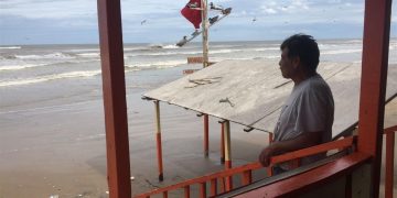 Meteorólogos vigilan el desarrollo de tres sistemas tropicales en el Atlántico