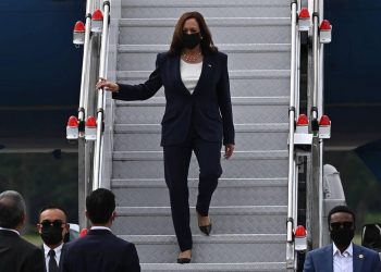 Harris, de gira en el Sudeste Asiático para contrarrestar la influencia china