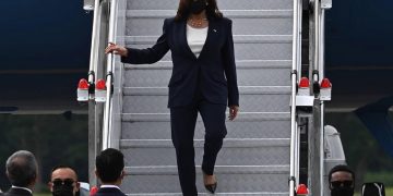 Harris, de gira en el Sudeste Asiático para contrarrestar la influencia china