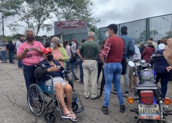 Desorden en vacunación a mayores de 60 años: “Voy a esperar a ver, pero si toca irme me olvido de esa vaina”