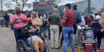 Desorden en vacunación a mayores de 60 años: “Voy a esperar a ver, pero si toca irme me olvido de esa vaina”