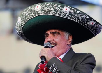 Médicos descartan daño cerebral de Vicente Fernández aunque se mantiene grave