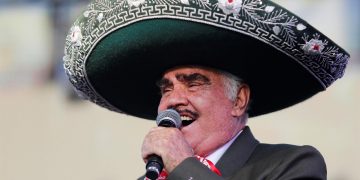 Médicos descartan daño cerebral de Vicente Fernández aunque se mantiene grave
