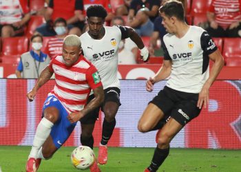 Darwin Machís, baja de última hora en el Granada para Vallecas