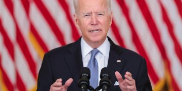 Biden se reafirma «por completo» en su decisión de retirar las fuerzas de Afganistán