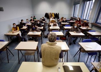 Más de 200.000 profesores en Italia arriesgan sanción por no estar vacunados