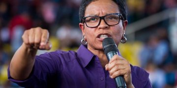 Alcaldesa chavista de Caracas renuncia a su cargo tres meses antes de las elecciones