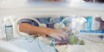 La voz materna reduce los signos de dolor en los bebés prematuros