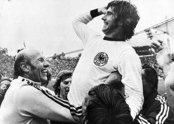 Murió «Torpedo» Müller, el goleador leyenda del fúbol alemán