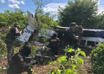 Capturan a dos tripulantes de avioneta siniestrada