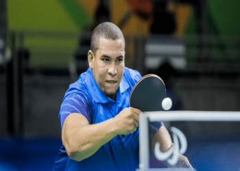 Denisos Martínez, tenimesista carabobeño que dice presente en los Juegos Paralímpicos