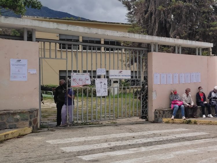 Entre 30 y 40 dólares ofrecían a estudiantes universitarios para que votaran por precandidatos del PSUV a la alcaldía del municipio Campo Elías de Mérida