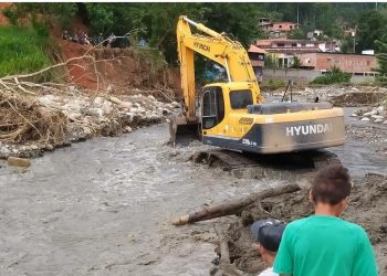 Inició el dragado de la quebrada Mejías en el municipio Pinto Salinas de Mérida