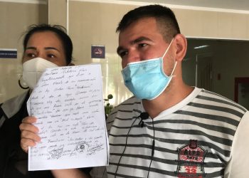 Camilleros del Hospital Central no tienen equipos de bioseguridad para traslado de cadáveres COVID-19