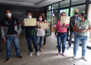 Por bajos salarios y falta de insumos reclaman trabajadores de la salud
