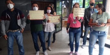 Por bajos salarios y falta de insumos reclaman trabajadores de la salud