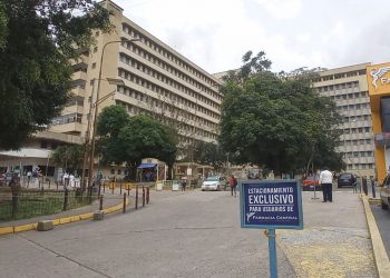 Con los bolsillos vacíos se van los pacientes del Hospital Central de San Cristóbal