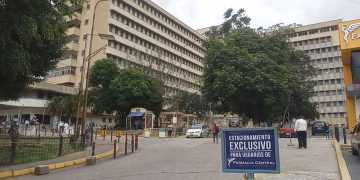 Con los bolsillos vacíos se van los pacientes del Hospital Central de San Cristóbal