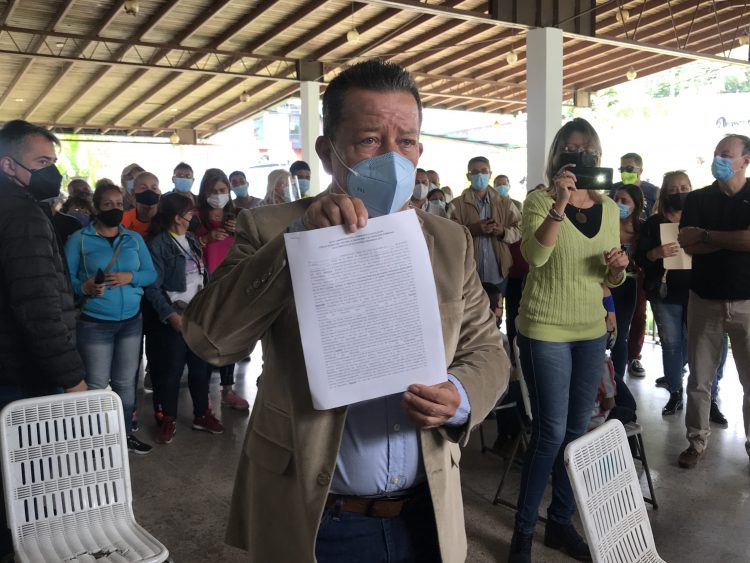 Alcalde Gustavo Delgado firmó su compromiso a respetar resultados de elecciones primarias. Mariana Duque 