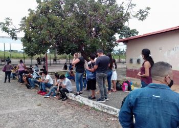 Transporte público presenta deficiencias en inicio de semana flexible