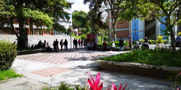 Aguas negras recorren el Bulevar del Estudiante en Ejido