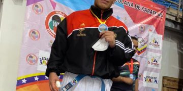 Boconés Víctor Delgado se cuelga oro en campeonato nacional de kárate