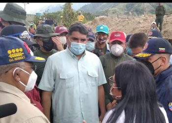 Delcy Rodríguez y varios ministros visitaron zona de la tragedia en Tovar