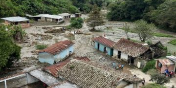 La población de Pie de Cuesta bajo el lodo