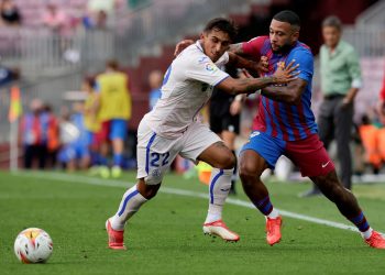2-1. Memphis da el triunfo a un Barcelona inseguro
