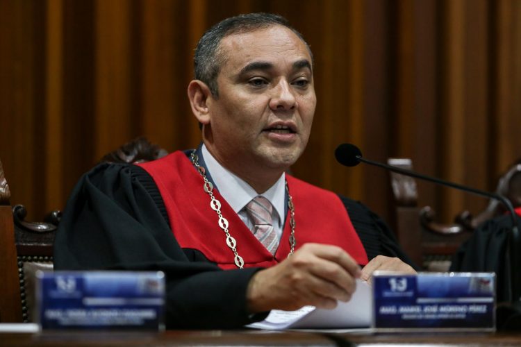 En la imagen, el presidente del Tribunal Supremo de Justicia (TSJ) de Venezuela, Maikel Moreno. EFE/Cristián Hernández/Archivo