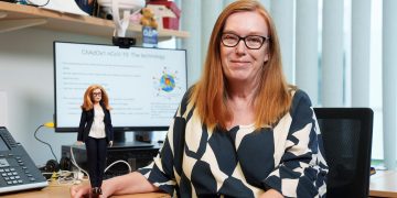 Barbie dedica una muñeca a Sarah Gilbert, creadora de la vacuna de Oxford