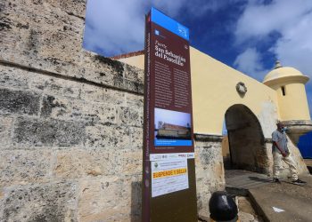 Una empresa causa una polémica al pintar la muralla del fuerte de Cartagena de Indias