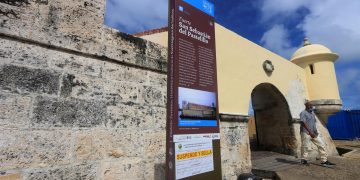 Una empresa causa una polémica al pintar la muralla del fuerte de Cartagena de Indias