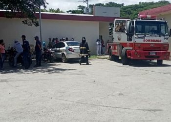 Mueren dos hombres al caer de antena.