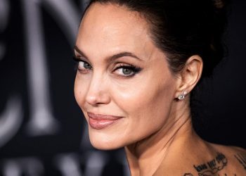 Angelina Jolie se estrena en Instagram con la denuncia de una niña afgana