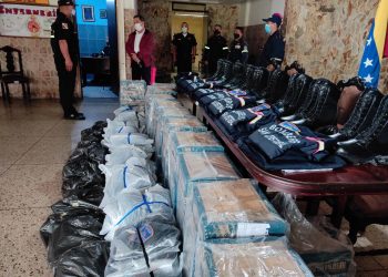 Bomberos de San Cristóbal recibe dotación completa  de uniformes