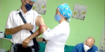 Jornadas de vacunación anticovid 19 dirigidas a inmunizar al personal de educación