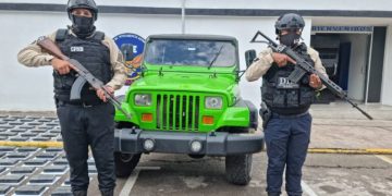 PNB detuvo a dos personas con 200 paquetes de presunta cocaína