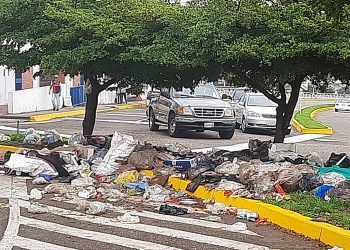 Montañas de basura contaminan a San Cristóbal