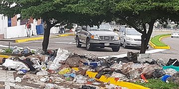 Montañas de basura contaminan a San Cristóbal