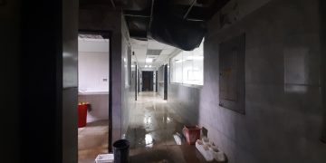Dentro de la Unidad de Nefrología del HC de San Cristóbal se llueve más que afuera