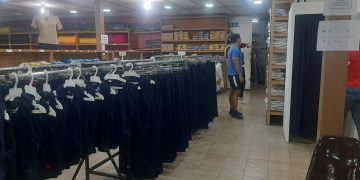 Altos costos de las prendas escolares obligan a reusar los uniformes