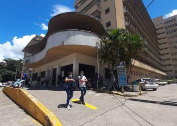 Desinfectan área UCI Covid del HC de San Cristóbal ante la presencia de pulgas
