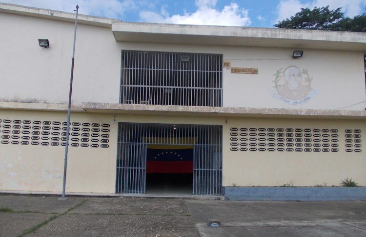 En la sede del  Grupo Escolar Diego Bustillos funciona la Junta Municipal del CNE de RR.