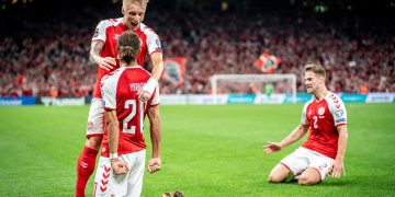 5-0. Dinamarca fulmina a Israel y saca medio billete a Catar