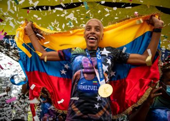 Yulimar Rojas celebra en Caracas su oro y plusmarca olímpica