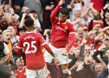 Cristiano celebra su fiesta con doblete y el liderato