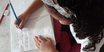 Fomentar la comunicación con los hijos y colaborar con los maestros será clave para las clases semipresenciales