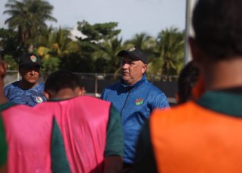 Nino Valencia le ganó este sábado el duelo de criollos a Fran Perlo en Panamá